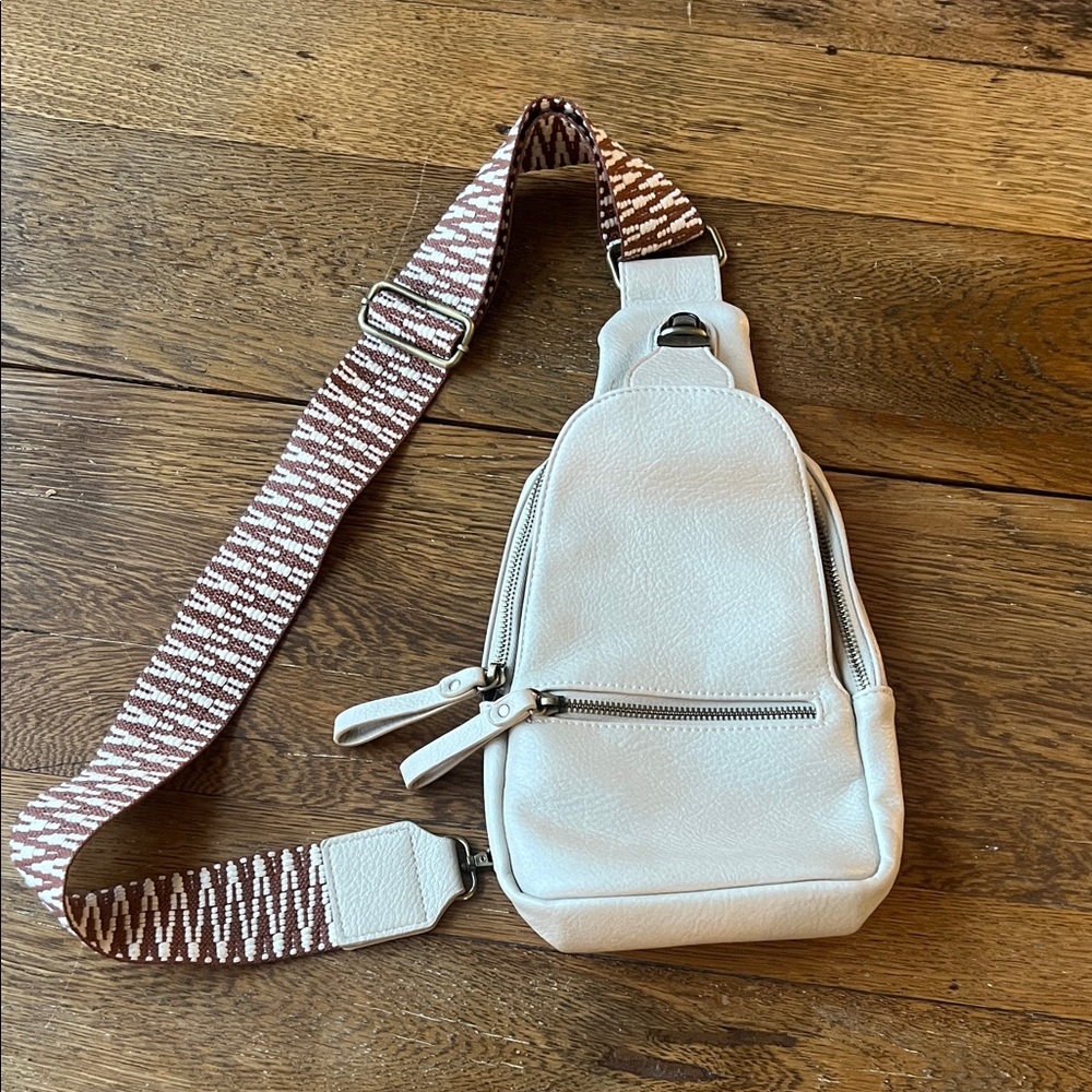 URBAN Expressions Sling Bag